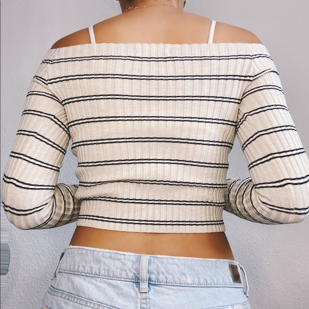 Off the shoulder stripped crop top - Picture 3 of 3